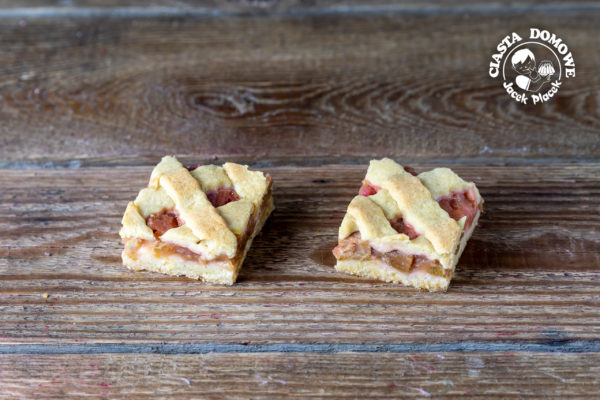 tarta de masa quebrada con ruibarbo y manzanas 3 Cukiernia Jacek Placek es sinónimo del sabor de las tartas caseras elaboradas con productos naturales.