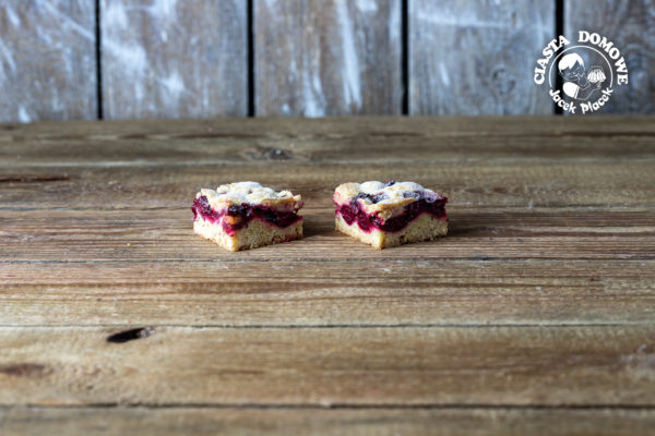 placek kruchy z wiśniami 3 Cukiernia Jacek Placek to synonim smaku domowych ciast z naturalnych produktów.