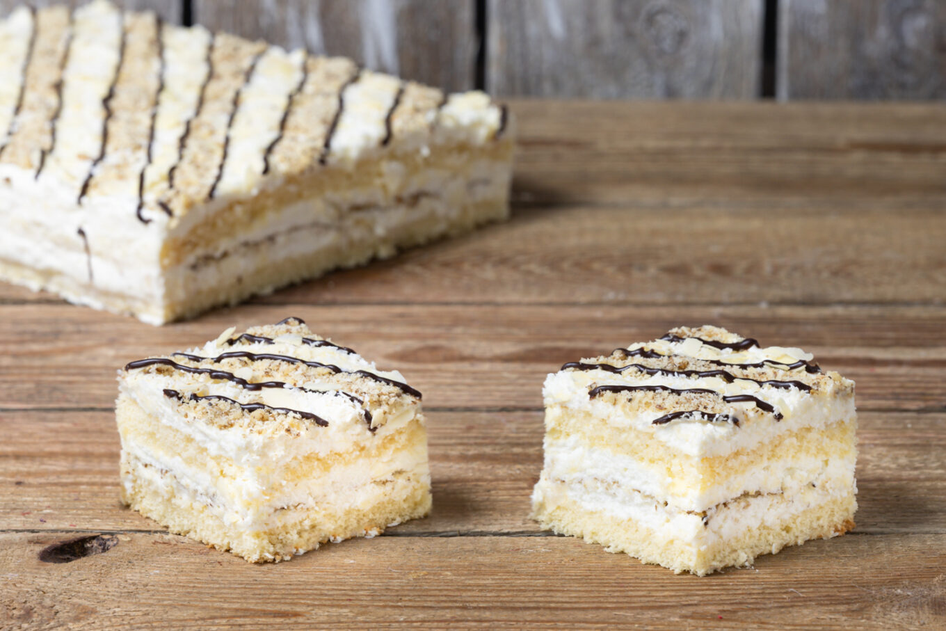 Ciasto Rafaelo z migdałami Cukiernia Jacek Placek to synonim smaku domowych ciast z naturalnych produktów.