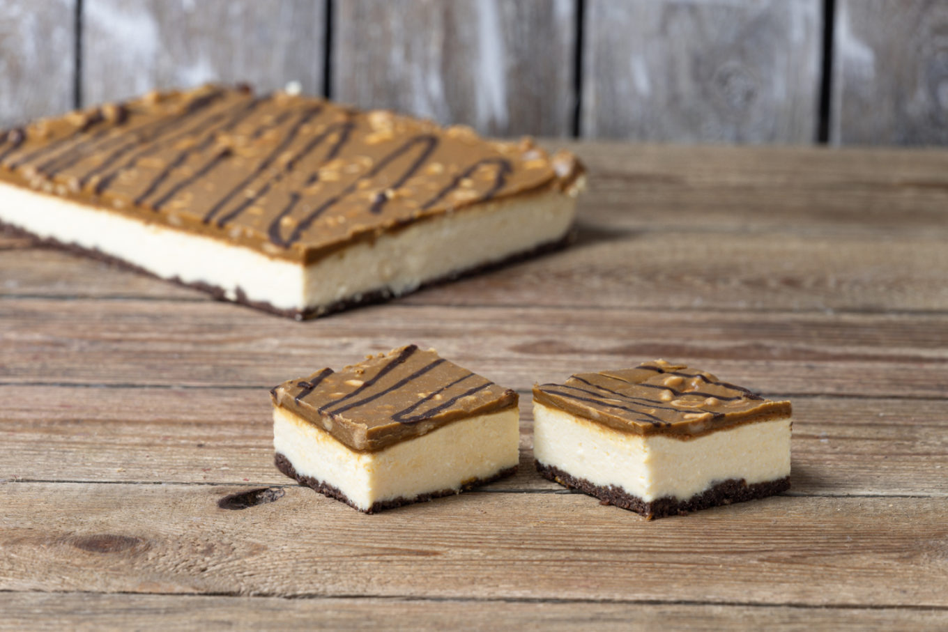 cheesecake Snikers Confectionery Jacek Placek is synonymous with the taste of homemade cakes made of natural products.
