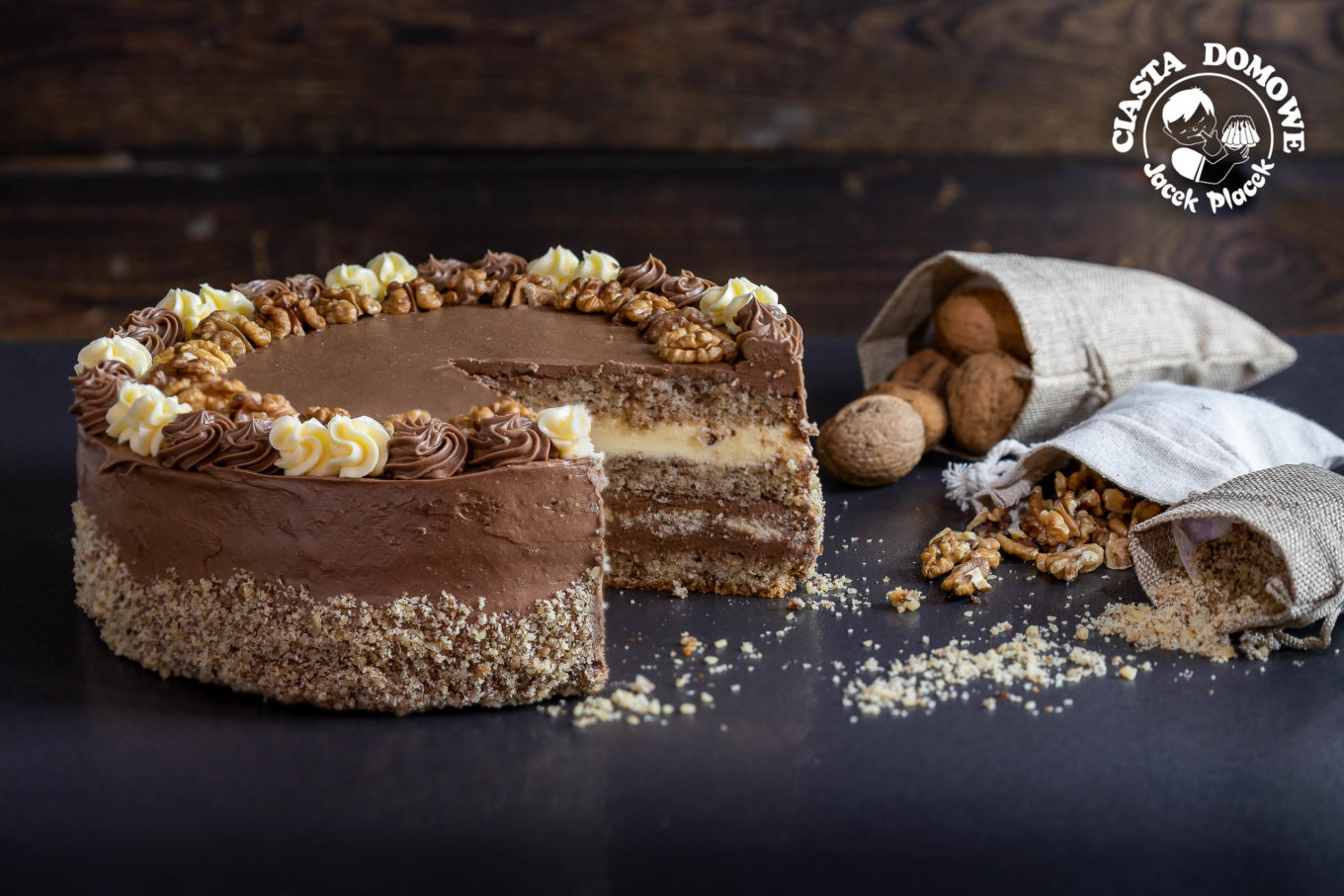 gâteau aux noix 2 Cukiernia Jacek Placek est synonyme du goût des gâteaux faits maison à base de produits naturels.