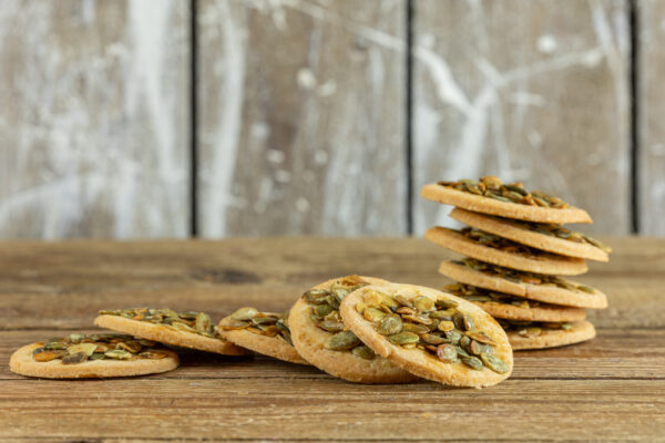 Biscuits sablés aux graines de citrouille 2 La Confiserie Jacek Placek est synonyme du goût des gâteaux faits maison à base de produits naturels.