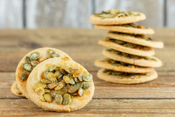 Biscuits sablés aux graines de citrouille La Confiserie Jacek Placek est synonyme du goût des gâteaux faits maison à base de produits naturels.