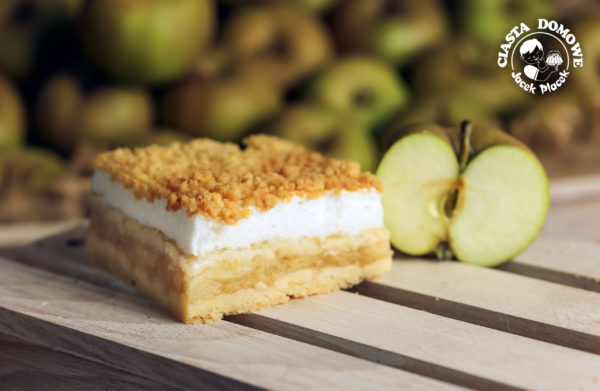 jablečný koláč pod dekou 2 Cukrárna Jacek Placek je synonymem chuti domácích koláčů z přírodních produktů.