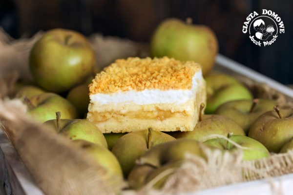 jabłecznik pod pierzynką 4 Cukiernia Jacek Placek to synonim smaku domowych ciast z naturalnych produktów.