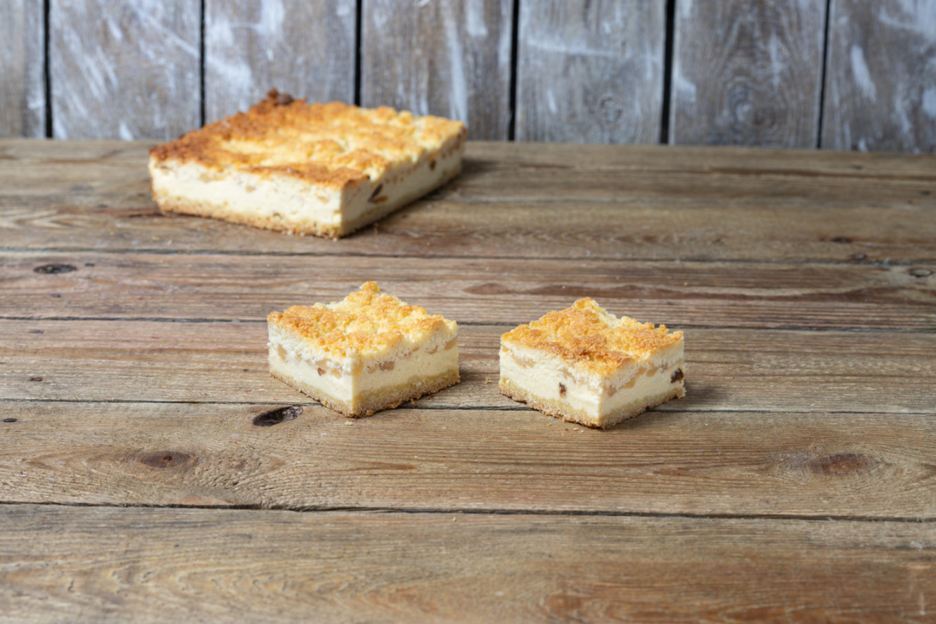 cheesecake con mele e cocco Pasticceria Jacek Placek è sinonimo del gusto delle torte fatte in casa a base di prodotti naturali.
