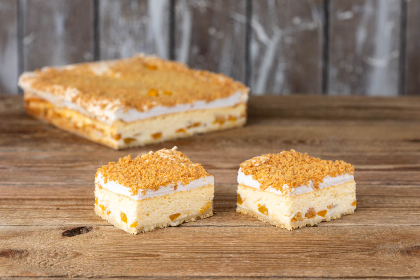 Cheesecake Peach Cloud Confectionery Jacek Placek is synonymous with the taste of homemade cakes made from natural products.