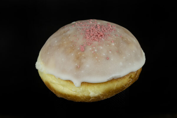 donut s růžovou náplní Cukiernia Jacek Placek je synonymem chuti domácích koláčů z přírodních produktů.