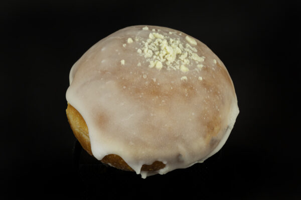 donut with vanilla filling Confectionery Jacek Placek is synonymous with the taste of homemade cakes made of natural products.