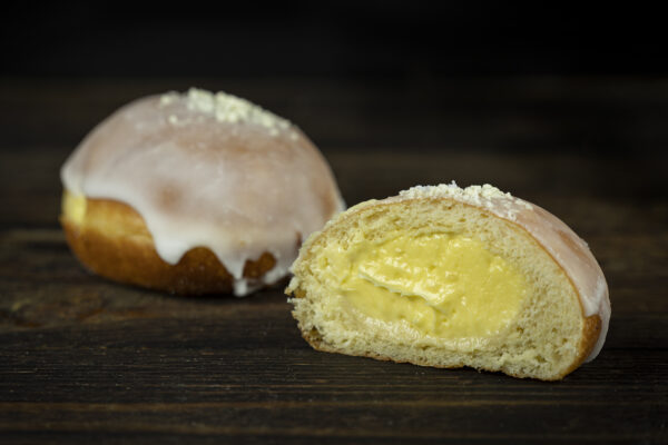 Donut mit Vanillefüllung 2 Cukiernia Jacek Placek ist ein Synonym für den Geschmack hausgemachter Kuchen aus Naturprodukten.