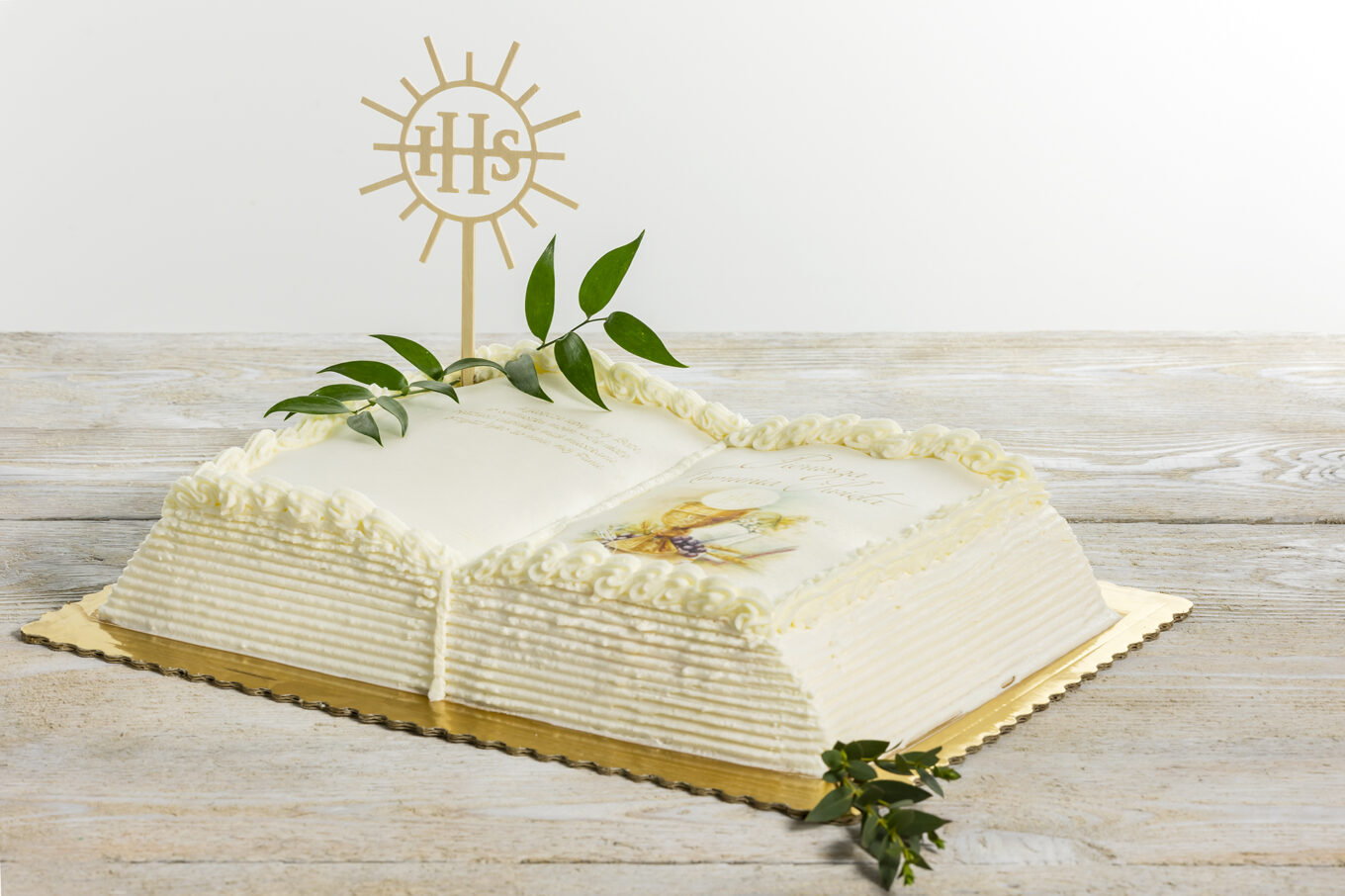 Pastel de libro con oblea para comunión Cukiernia Jacek Placek es sinónimo del sabor de los pasteles caseros elaborados con productos naturales.