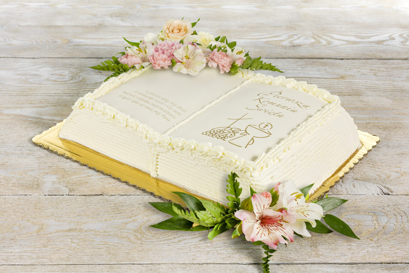 knižní dort s květinami ke svatému přijímání Cukiernia Jacek Placek je synonymem chuti domácích koláčů z přírodních produktů.