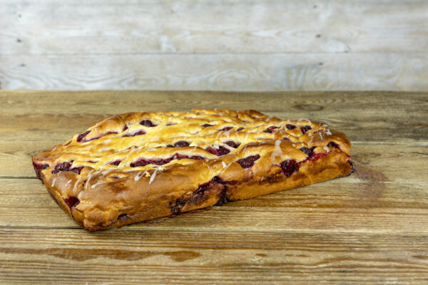 ciasto drożdżowe z wiśniami Cukiernia Jacek Placek to synonim smaku domowych ciast z naturalnych produktów.