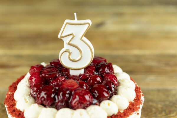 number 3 cake candle Cukiernia Jacek Placek is synonymous with the taste of homemade cakes made from natural products.