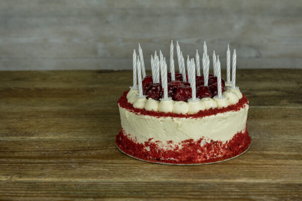 свічки для торта 24 шт білі 2 Кондитерська Jacek Placek є синонімом смаку домашньої випічки з натуральних продуктів.