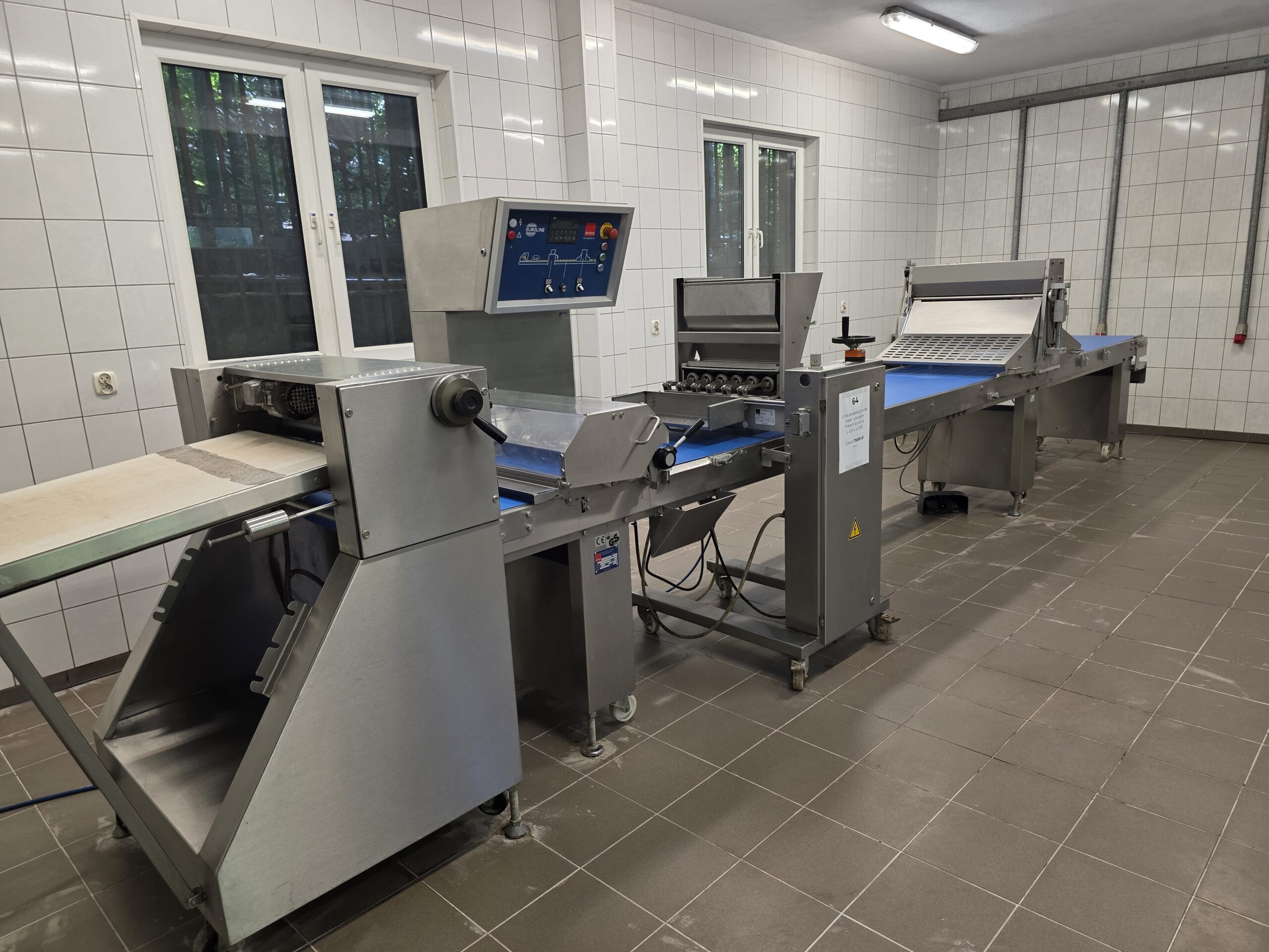 Linia produkcyjna Fritsch Euroline L-5,9-L z 2002 roku – maszyna do ciasta i pierogów, widok na panel sterowania, stację wałkującą i taśmę roboczą