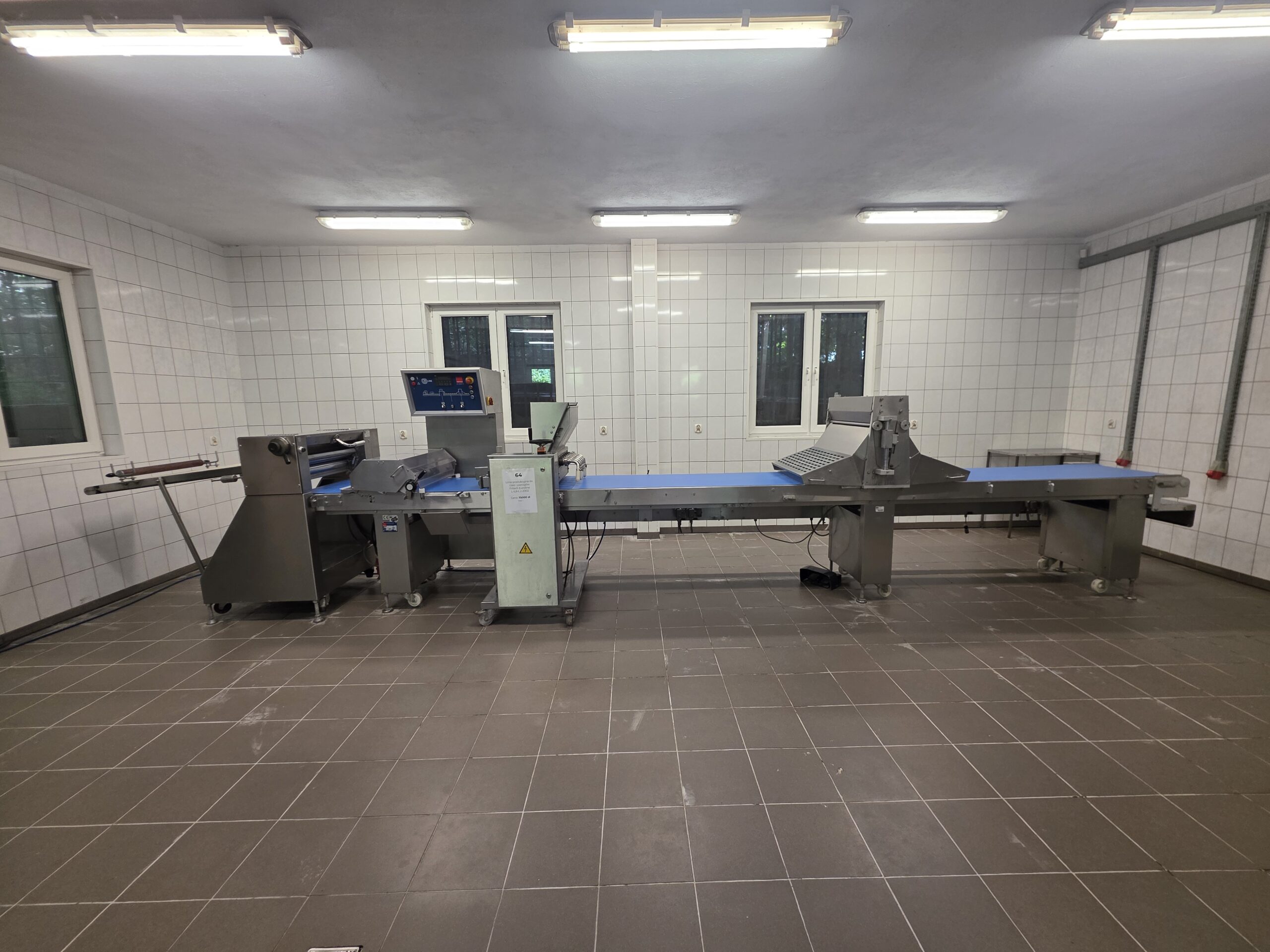 Linia produkcyjna Fritsch Euroline L-5,9-L z 2002 roku – maszyna do ciasta i pierogów, widok na panel sterowania, stację wałkującą i taśmę roboczą