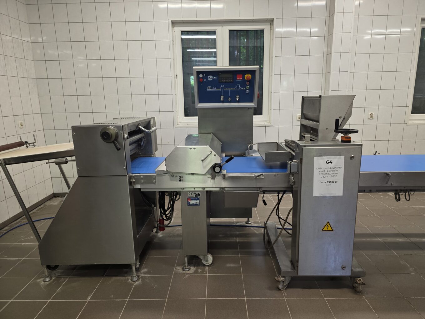 Linia produkcyjna Fritsch Euroline L-5,9-L z 2002 roku – maszyna do ciasta i pierogów, widok na panel sterowania, stację wałkującą i taśmę roboczą