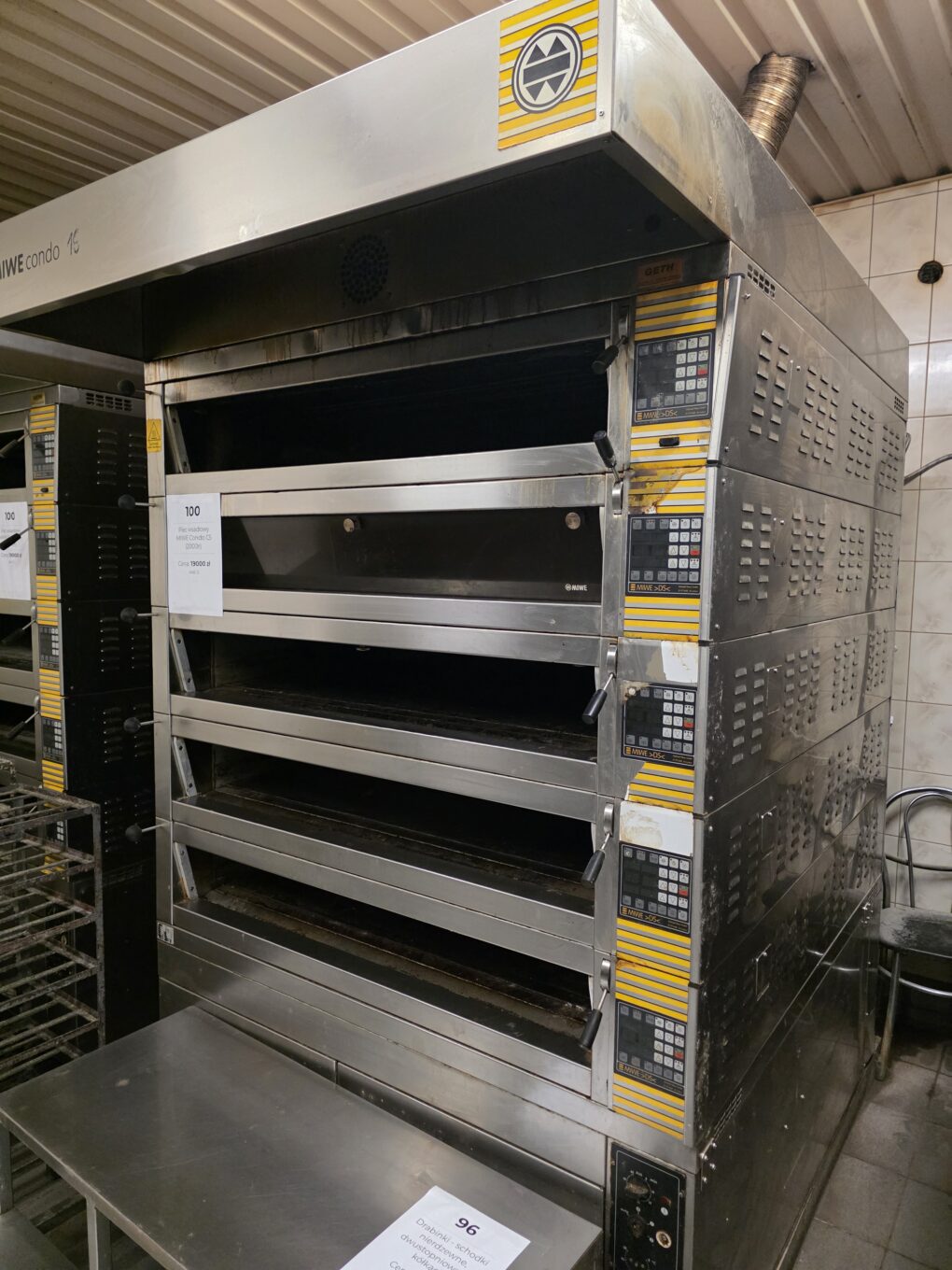 Piec wsadowy MIWE Condo C5 z 2000 roku, 5 komór pieczenia z garownią, widok z boku