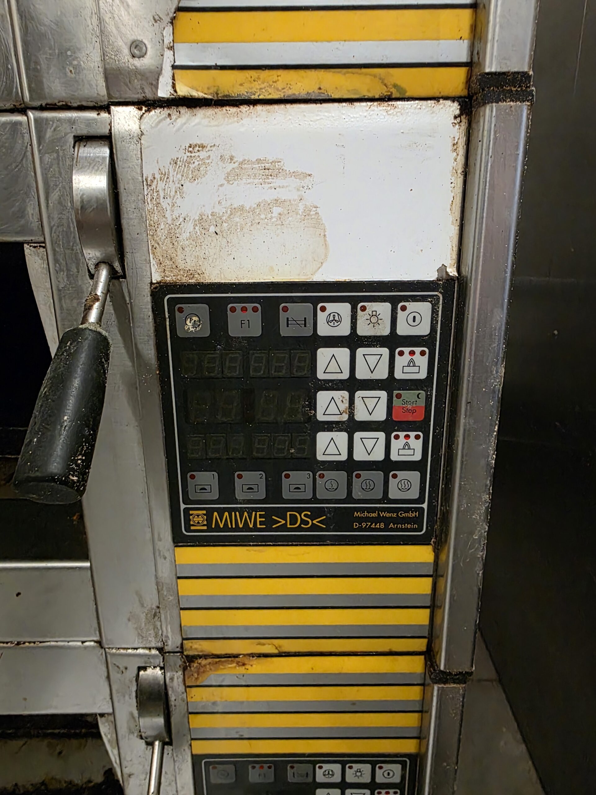 Piec wsadowy MIWE Condo C5 z 2000 roku, 5 komór pieczenia z garownią, panel sterowania